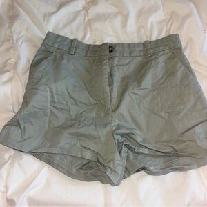 H&M Sage Green Chino Shorts – Women’s Size 6, Casual Summer Style